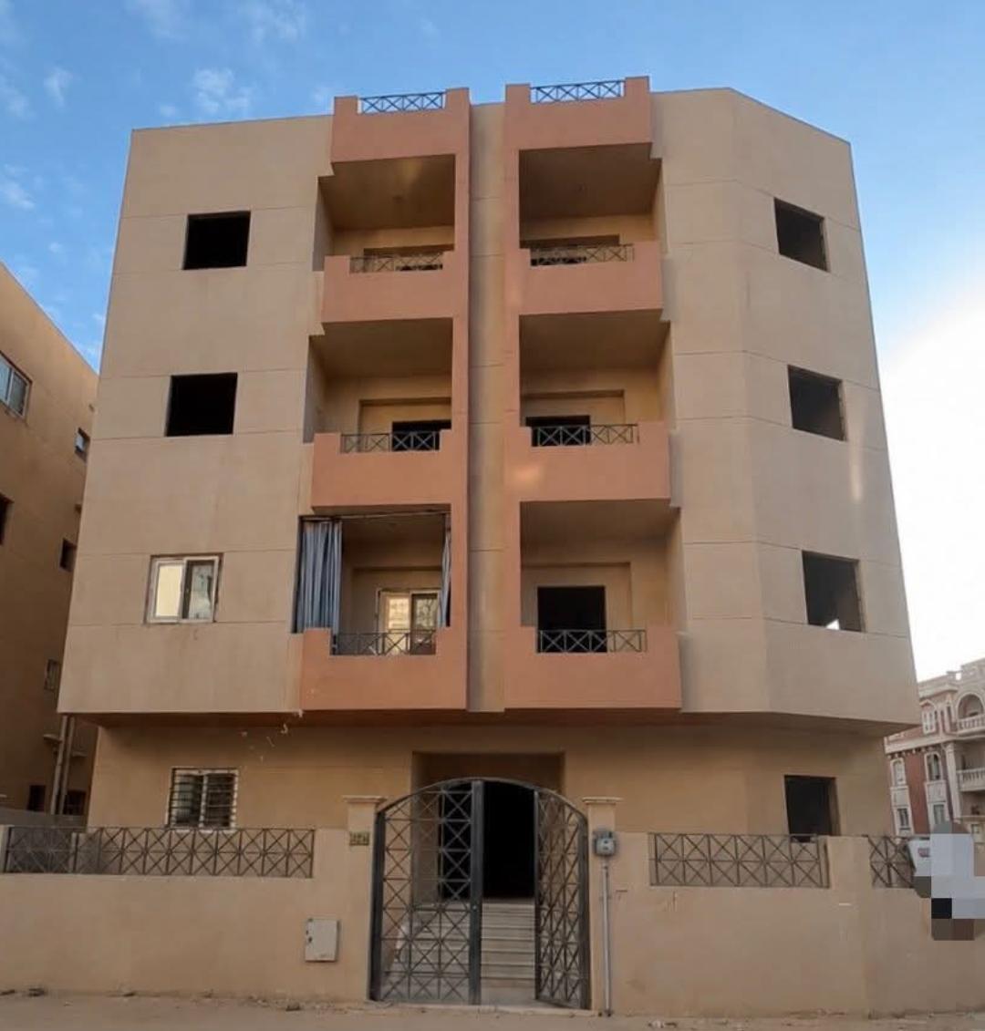 شقة لقطة للبيع بموقع مميز جدًا ف مدينه بدر